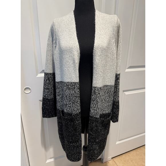 Torrid Black&White Color Block Knit Mid Length Open Cardigan Pockets Knit | EUC - Picture 3 of 11